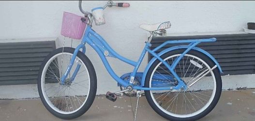 Huffy Deluxe Blue Cruiser Bike