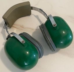David Clark, Model 19A Hearing Protector p/n 12452G-01  The Over-the-Head style Model 19A from David Clark, offers superior noise reduction, comfort a