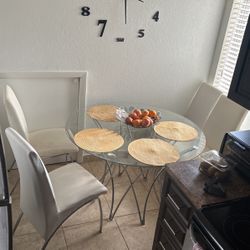 Selling This Clear Glass Kitchen Table For 100$ Price Is Negotiable