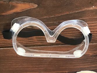 Clear safety goggles, new
