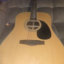 Brandless acoustic guitar ( check description)