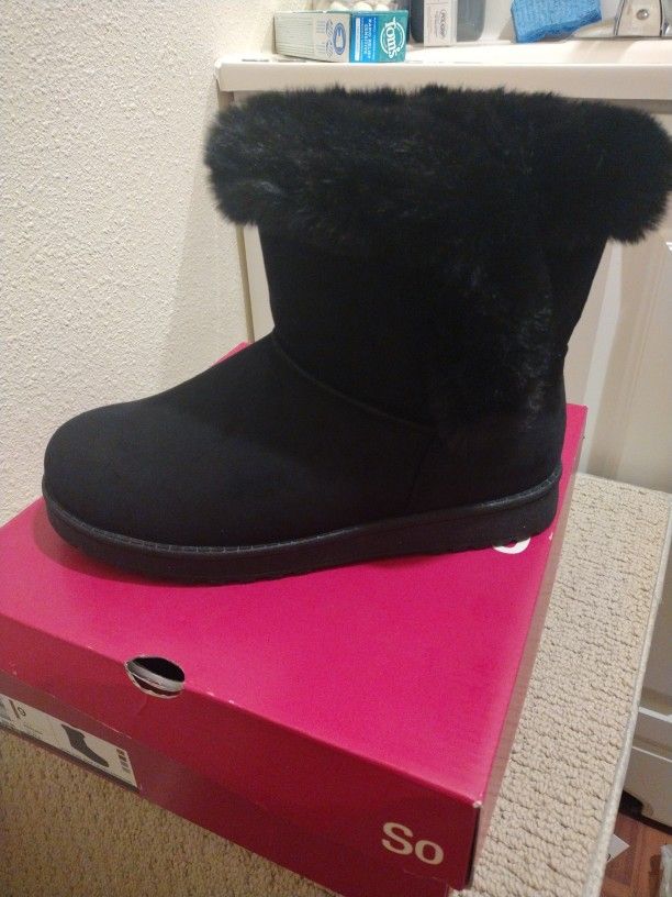 So Women's Black Faux Fur Boots Size 9