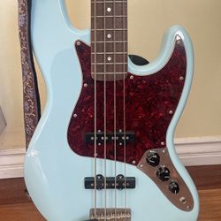 Squier Classic Vibe 60s Jazz Bass Guitar