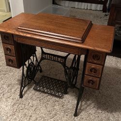 Antique Treadle Singer Sewing machine 