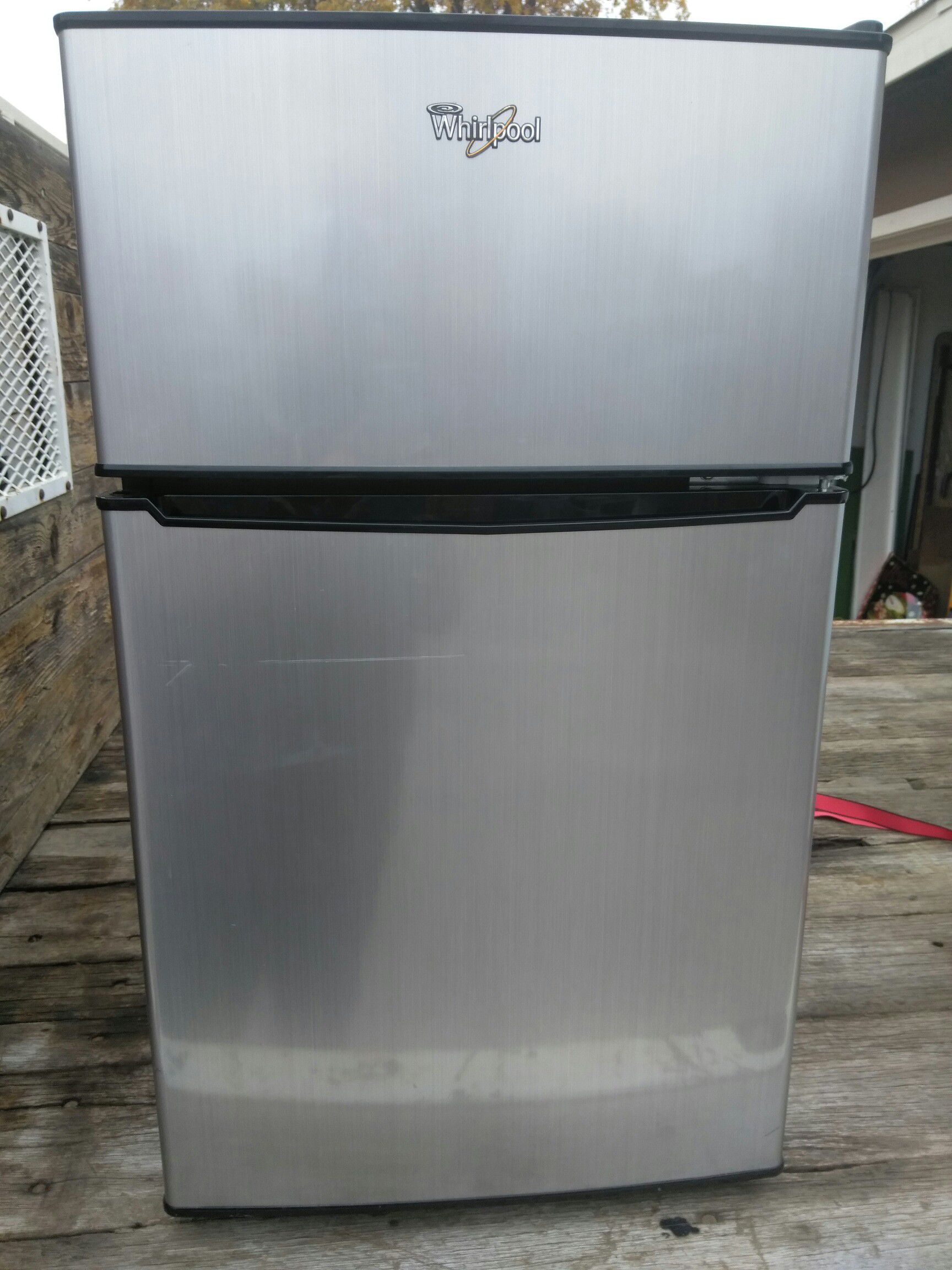 Small Fridge with Freezer - Whirlpool for Sale in Longview, WA - OfferUp