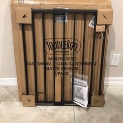 Extra Wide Baby Gate / Pet Gate - Fits Openings 28.68" - 47.85"