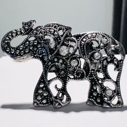 Elephant Ring With Shiny Stones Size 11
