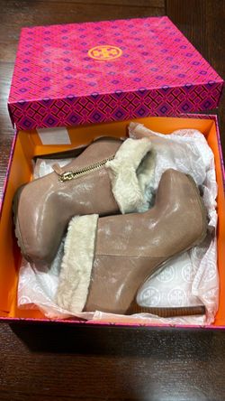 Woman’s shoes tory burch size 7 worn 1 time paid $700 asking $50
