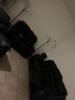Juego De Sala De 2 Piezas Reclinables Prácticamente Nuevo Incluye Dos Lámparas De Pie