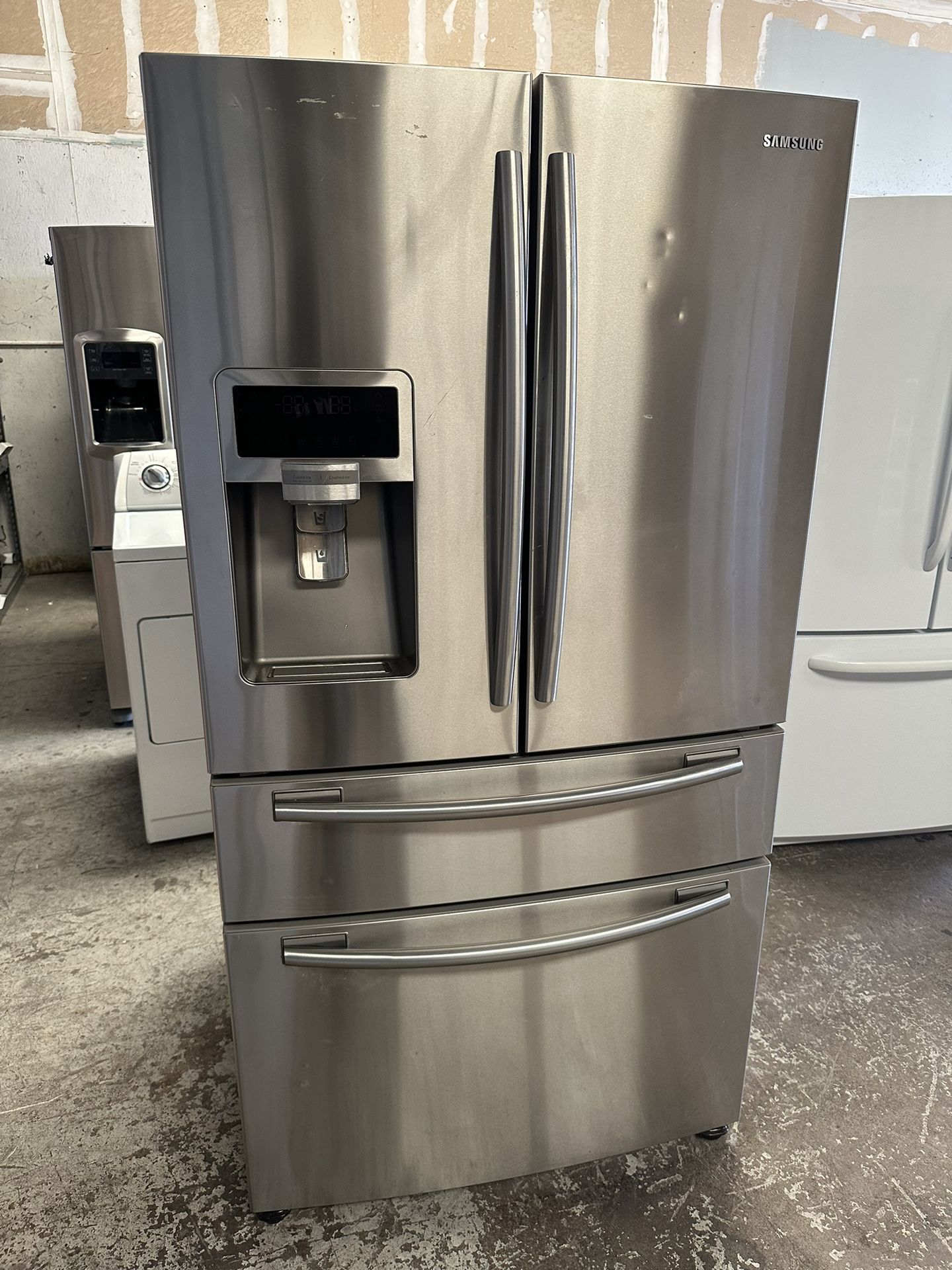 Four door Samsung Frenchdoor water can deliver