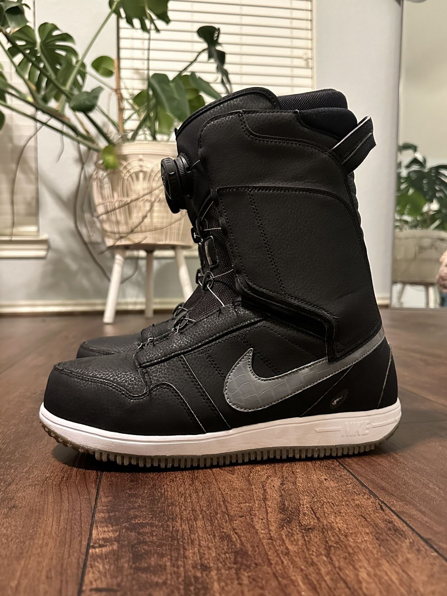 NIKE SB VAPEN X BOA SNOWBOARD BOOT SZ 9 for Sale in Oak Ridge