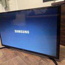 Samsung Smart Tv 27” X 15.5”
