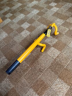 “The Club”  Auto locking device.