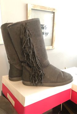 JustFab Grey Fringe ugg Boots size 10