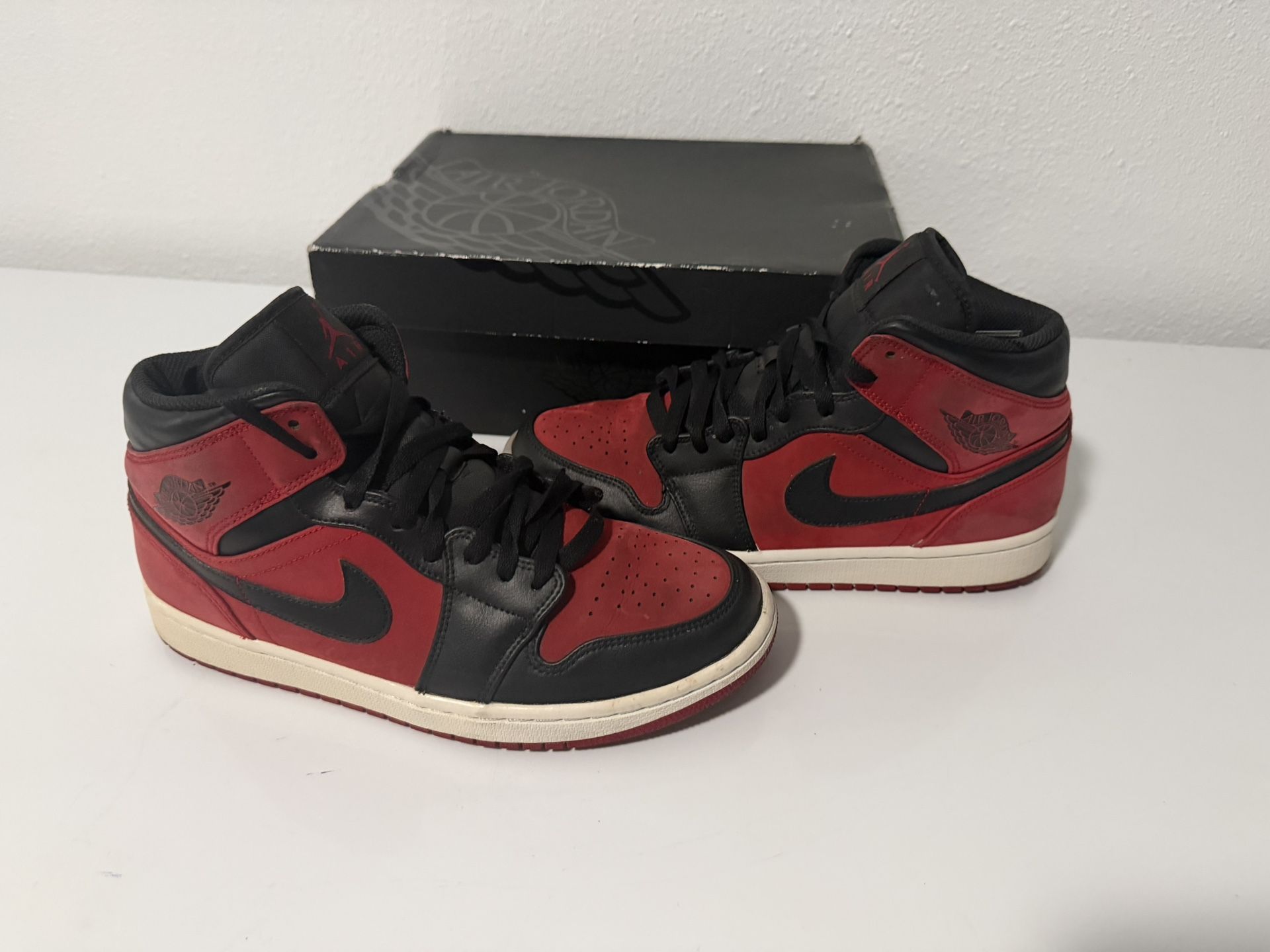 Nike Air Jordan 1 Mid Banned Shoes Size 8.5