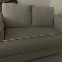 Comfy Couch w/pull-out bed