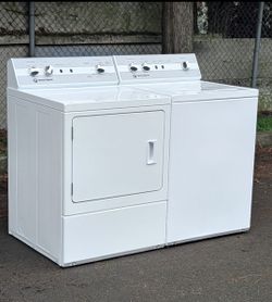 SPEED QUEEN TR5 WASHER AND ELECTRIC DRYER. WORKS PERFECT. WITH 45 DAYS WARRANTY.