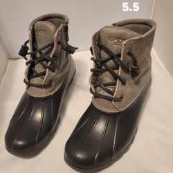 Sperry Woman's Saltwater Boots 5.5