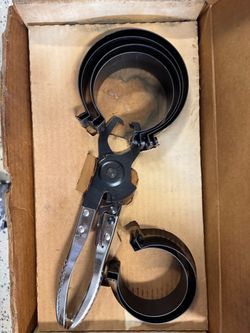 Piston ring compressor