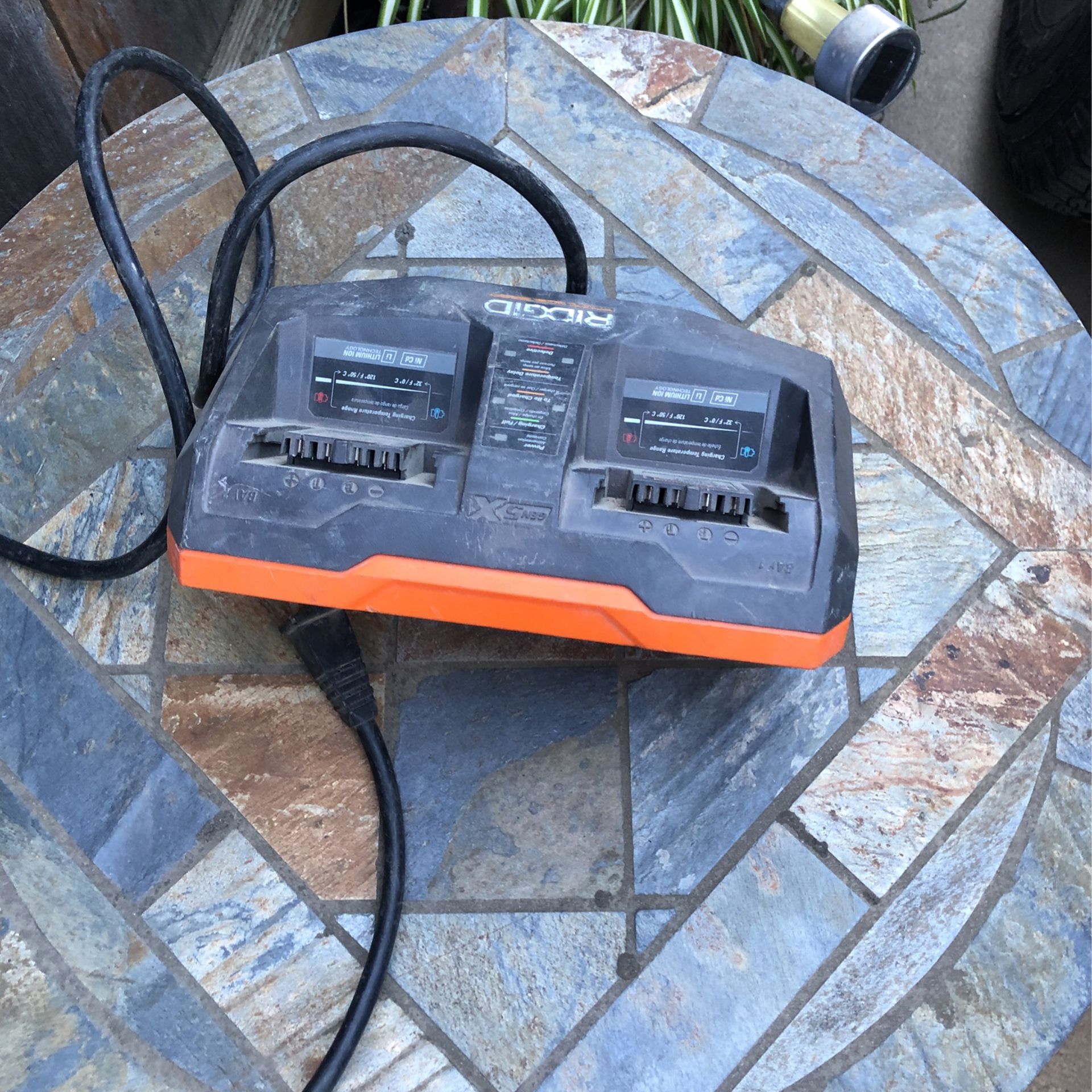 Charger Dual Battery RIDGID