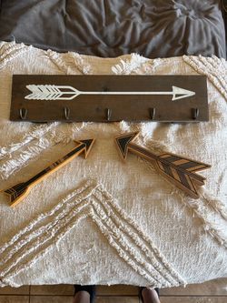 Wood Arrow Wall Hook Rack with Decor Set