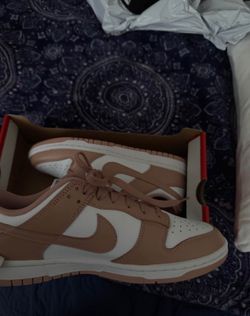 woman’s dunks size 10