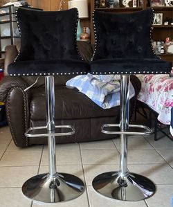 2 black velvet bar stools