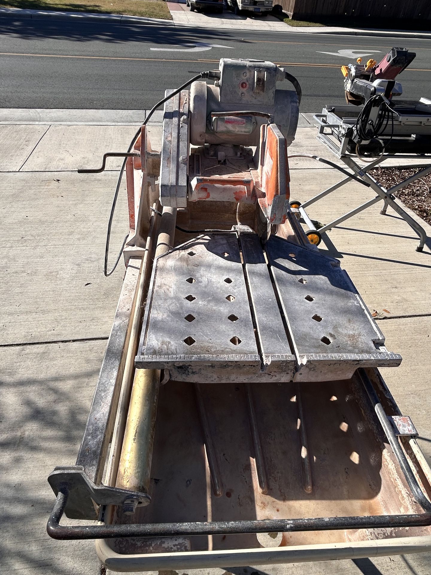MK industrial tile saw