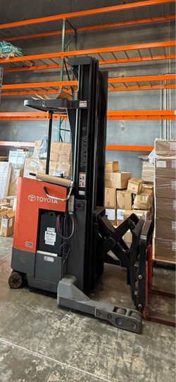 Toyota reach standup forklift 3500lb cap electric 36v