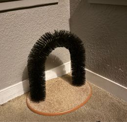 Cat grooming arch