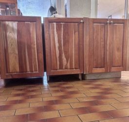 3 Bottom Kitchen Cabinets  24”Lx25”Wx34.5”H  20.5”Lx25”Wx34.5”H 21”Lx25”Wx34.5”H