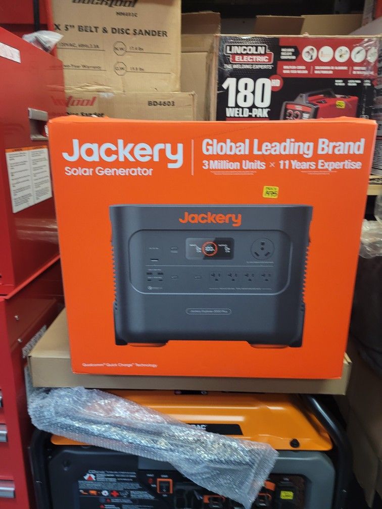 JACKERY SOLAR GENERATOR NEW IN BOX