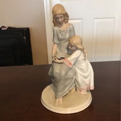 Beautiful ! Porcelain Statue Of Mother & Child Reading Book 
