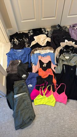 Women’s Clothing Lot Size Xs/Small