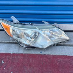 2012,2013,2014 Toyota Camry Rh Passenger Side Headlight 