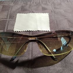 CHANEL RIMLESS SUNGLASSES MADE IN ITALY, 4043. 168/D-120, EXCELLENT CONDITION ,UNIXES ONLY PICK UP 