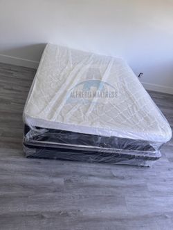 Queen mattress pillow top set with box spring (2pc - new)