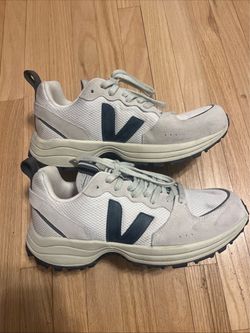 NWOT Veja Venturi Trail Running Shoes Size 10 Mint Condition