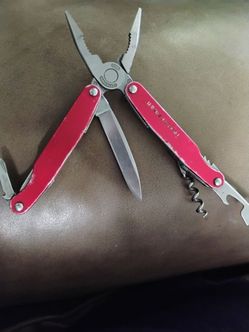 This is an authentic Leatherman Juice C2 Pocket Multi-Tool in the "Inferno Red" color scheme.