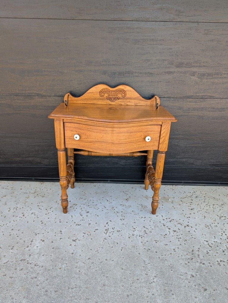 Vintage Pulaski Keepsake Oak Side Table Nightstand