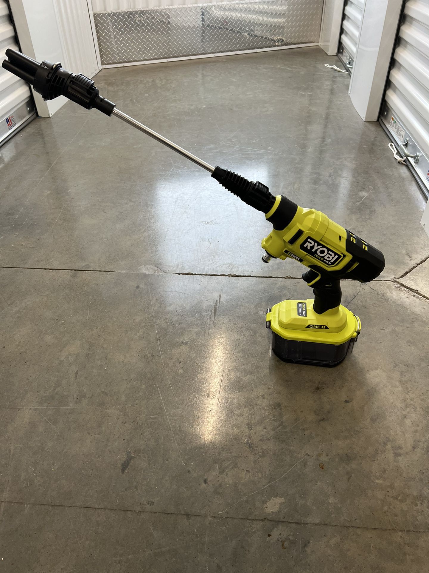 Ryobi ONE+ HP 18V Brushless EZClean 600 PSI 0.7 GPM Cordless Battery Cold Water Power Cleaner with 3.0 Battery