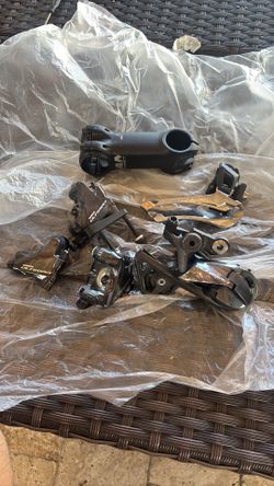 Caliper de freno nuevos sin pastillas descarilador trasero y delantero Chimano ultegra 11s