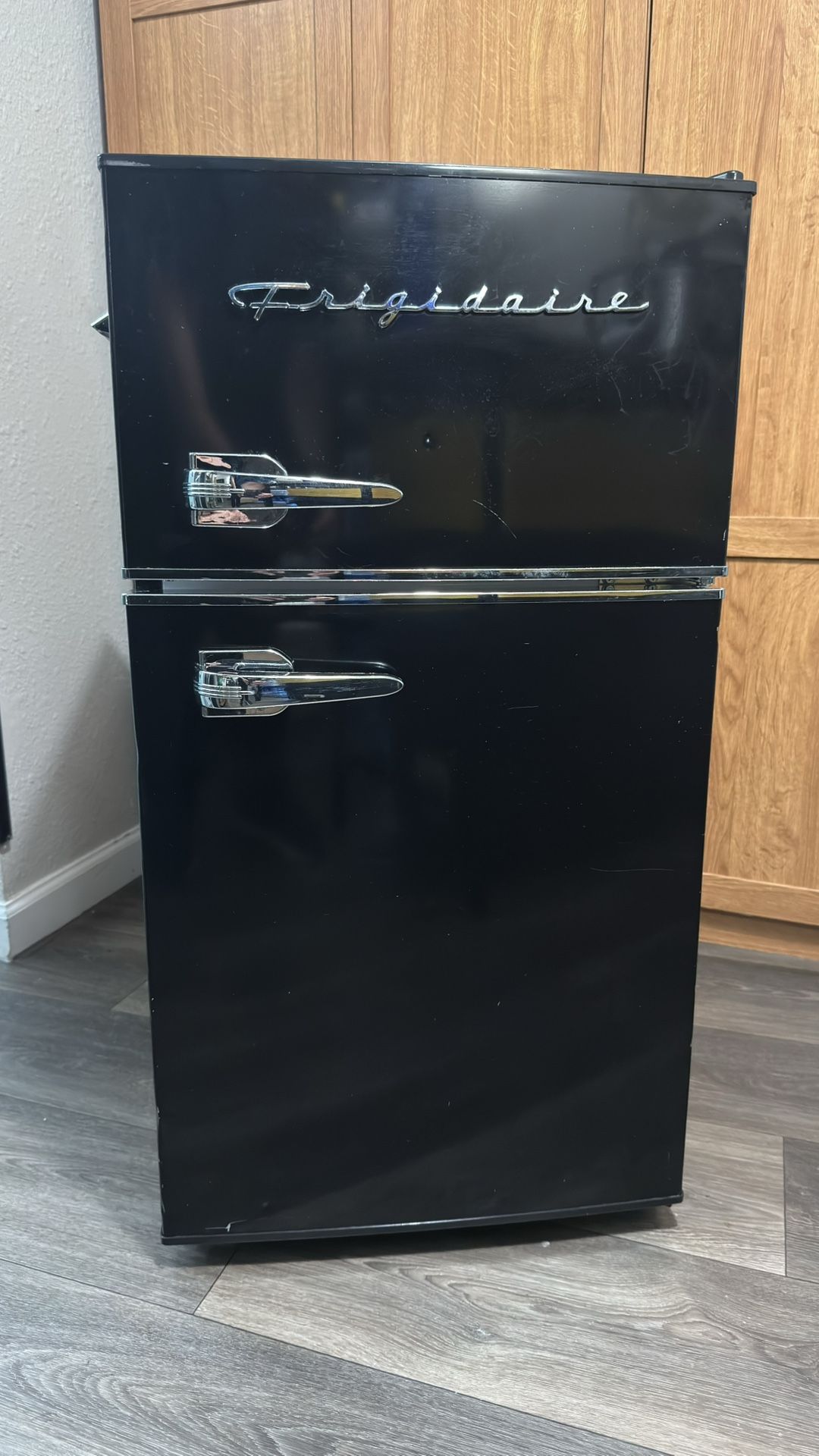 FRIGIDAIRE 3.1 Cu.Ft Refrigerator & Freezer