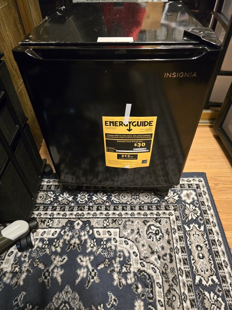 Mini Fridge W/adjustable Stand $40