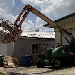 2005 JLG 66 Ft Articulating Boom Lift