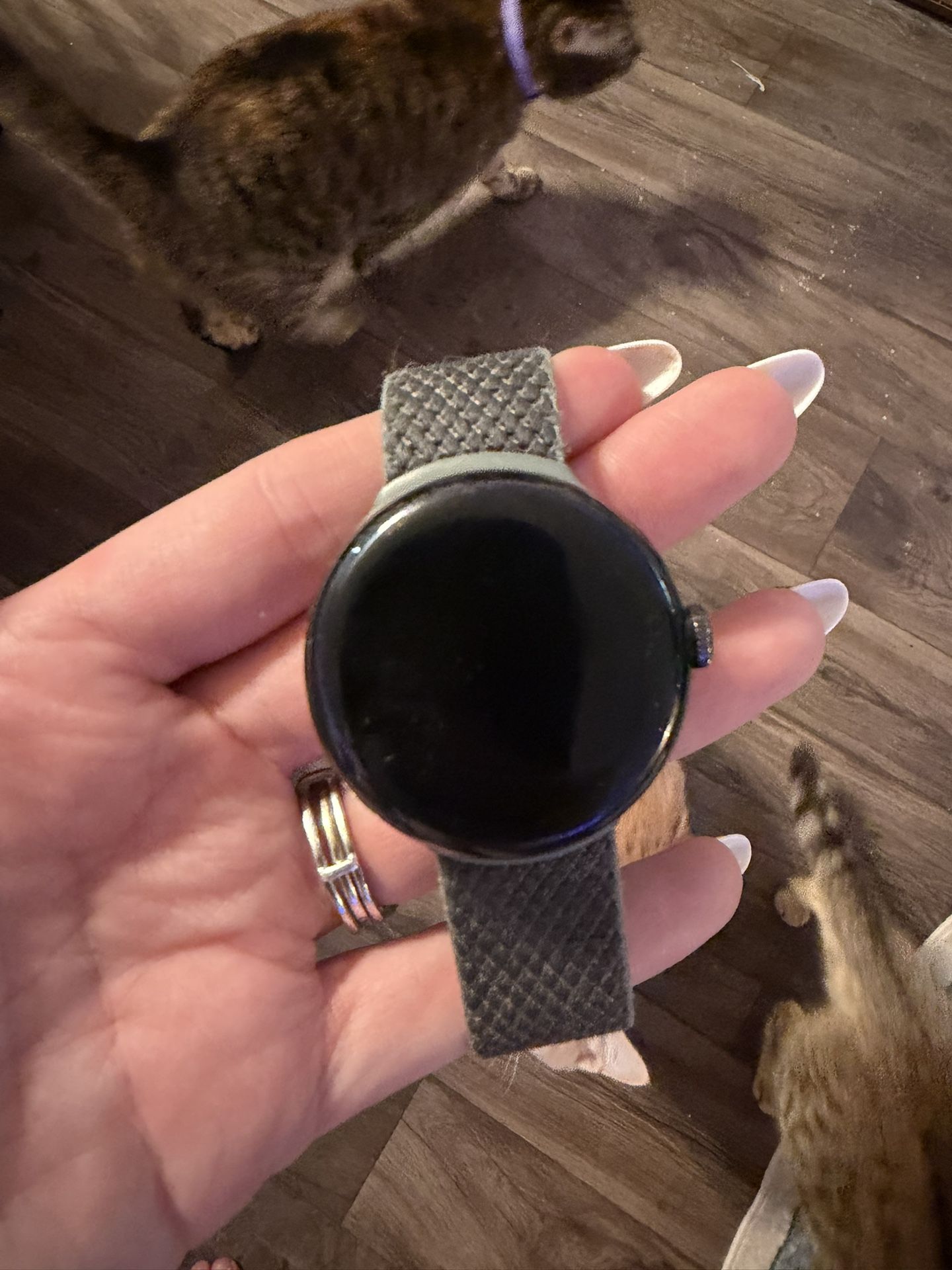 Google Pixel Watch (1st Gen) – Black Stainless Steel + Fabric Sport Band + Charger