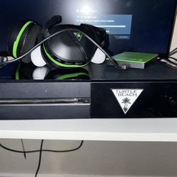 Xbox One With Storage And Headset 