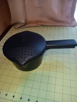 Pampered Chef Black Pot