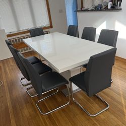 Dining Table And Chairs Mint Condition 