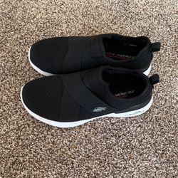 Black Tennis Shoes